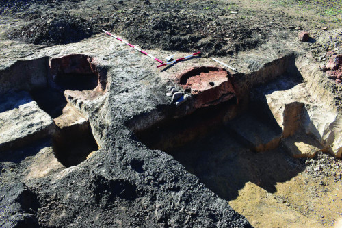 Fig. 3. Târgșoru Vechi, jud. Prahova – „Balastiera Holcim” – cuptoare de ars ceramică din perioada secolelor VIII-X p. Chr. (Cpl. 215, 216).
